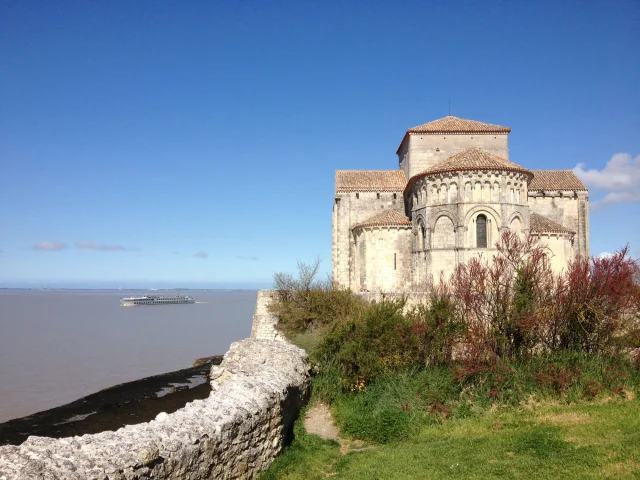 Talmont sur Gironde Eglise Sainte Radegonde - stephanemorand